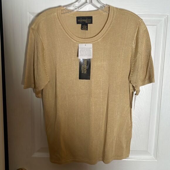 Requirements top gold color  - Picture 1 of 4